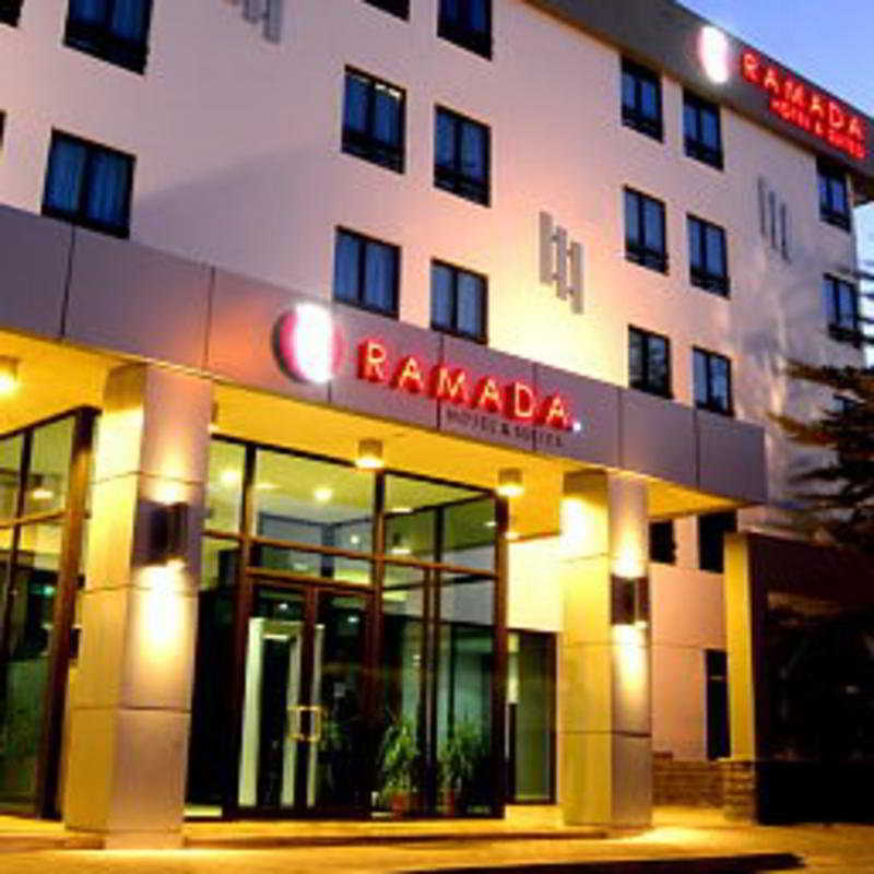 Ramada Hotel & Suites Amã Exterior foto